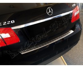Накладка на бампер с загибом Mercedes E W212 (2009-...) sedan