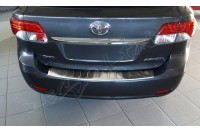Накладка на бампер с загибом Toyota Avensis (2009-...)