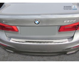 Накладка на бампер с загибом и ребрами BMW 5 G30 (матовая)
