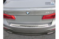 Накладка на бампер с загибом и ребрами BMW 5 G30 (матовая)
