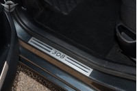 Защитные накладки на пороги с надписью Peugeot 308 
